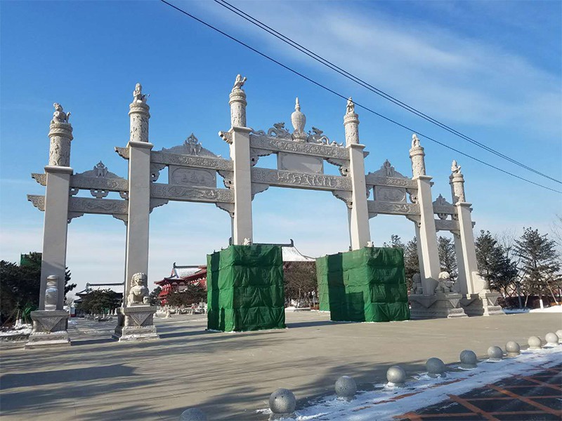 北京地区某广场石牌坊安装实例